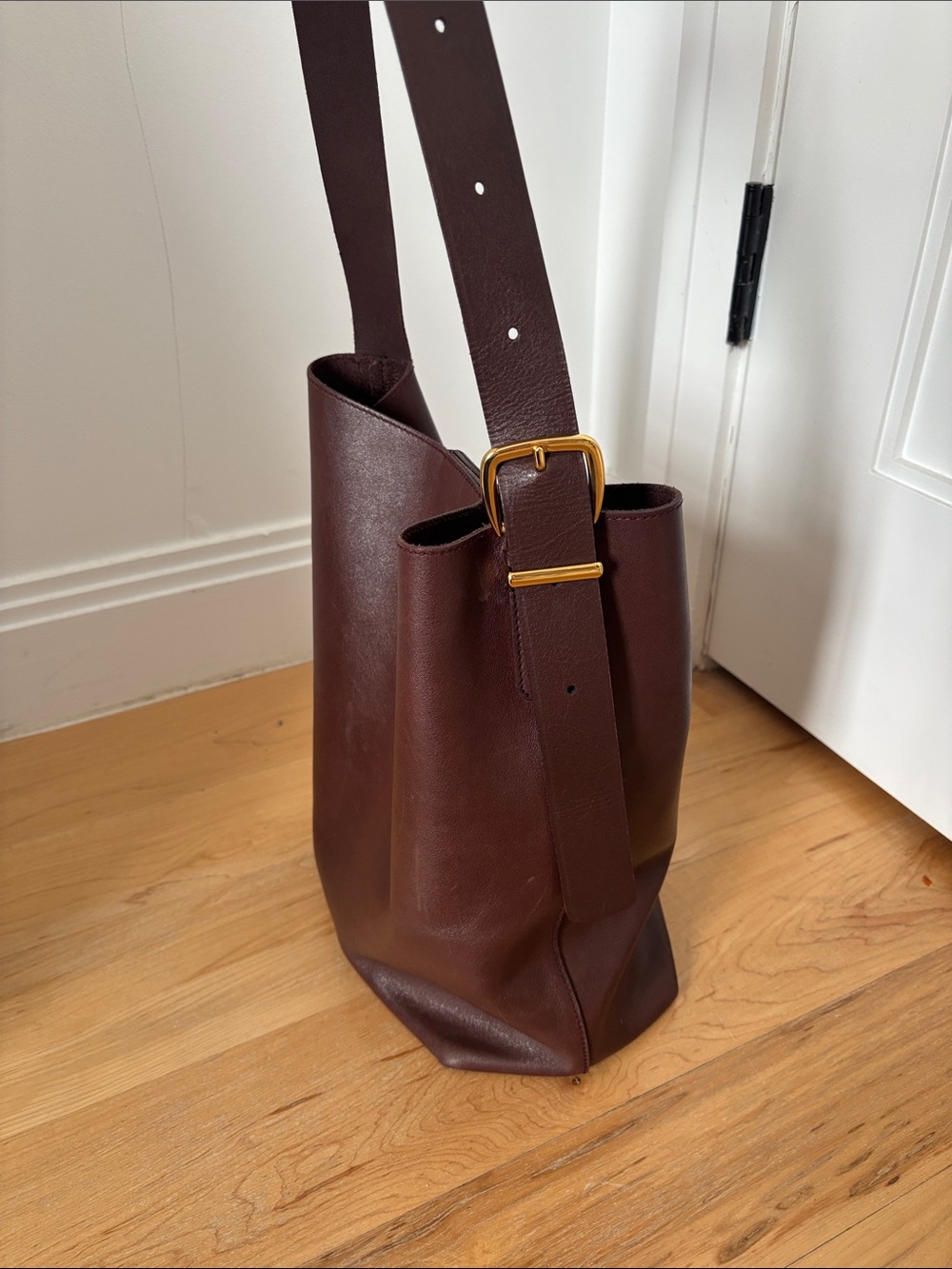 Madewell The Essential Bucket Tote in chocolate raisin - Picture 2 of 13